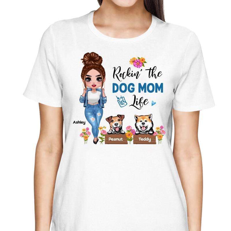 T-Shirt Cool Doll Rockin‘ The Dog Mom Life Personalized Shirt