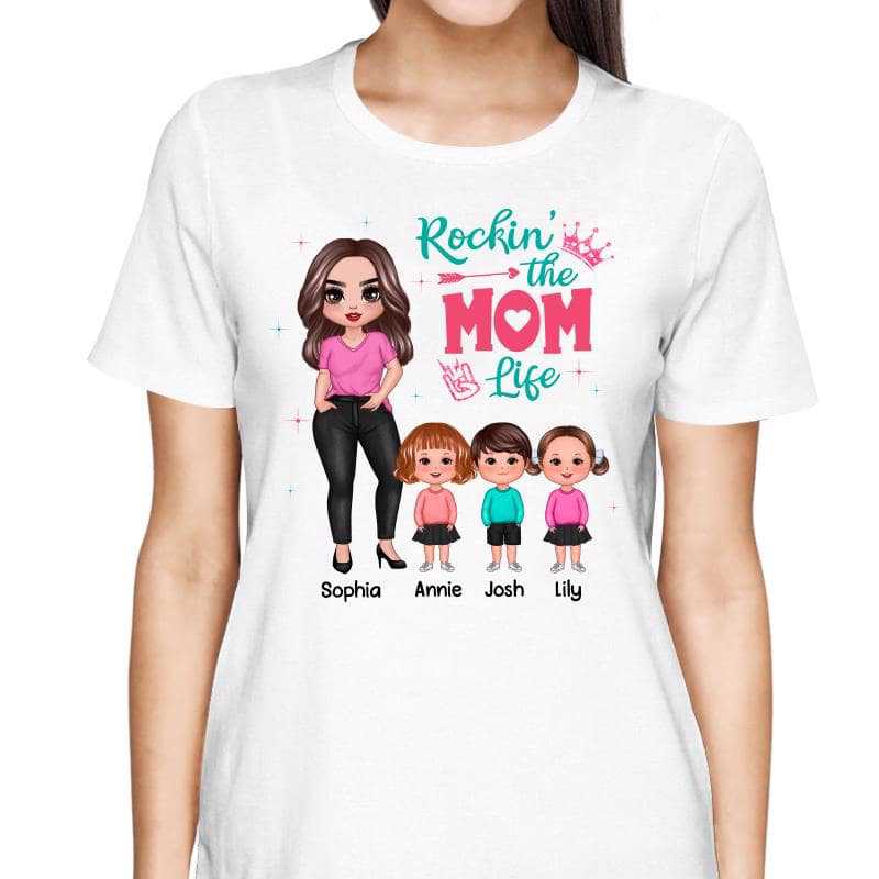 T-Shirt Rockin‘ The Mom Grandma Auntie Life Posing Doll Woman And Kids Personalized Shirt